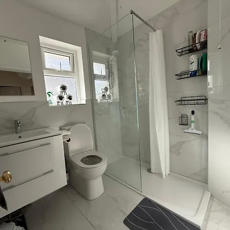 King Double Bedroom In Проживание в семье Дублин