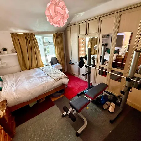 King Double Bedroom In *