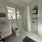 King Double Bedroom In Rum i privatbostad Dublin