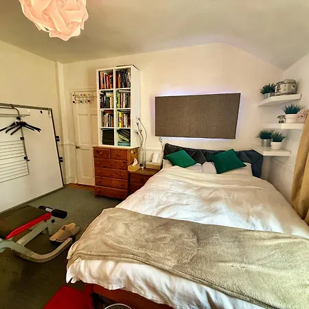 King Double Bedroom In