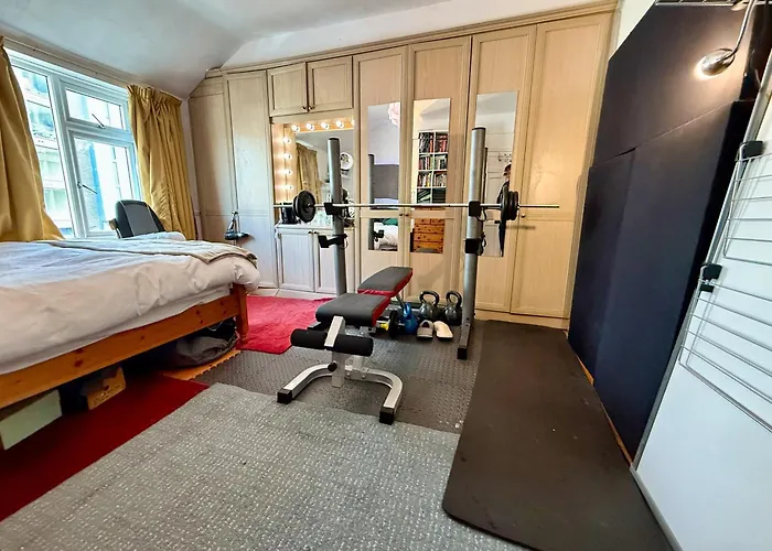 King Double Bedroom In