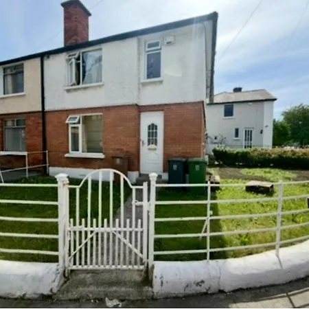 King Double Bedroom In Alloggio in famiglia