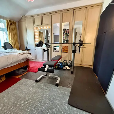 King Double Bedroom In