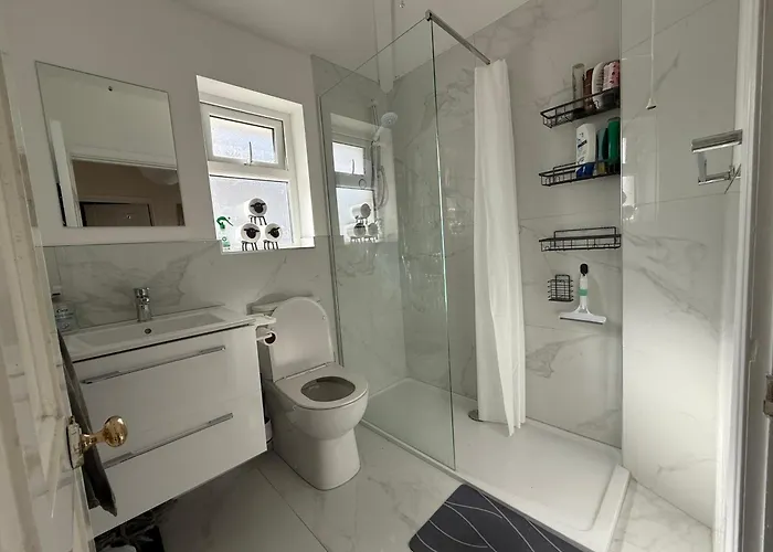 King Double Bedroom In Rum i privatbostad Dublin