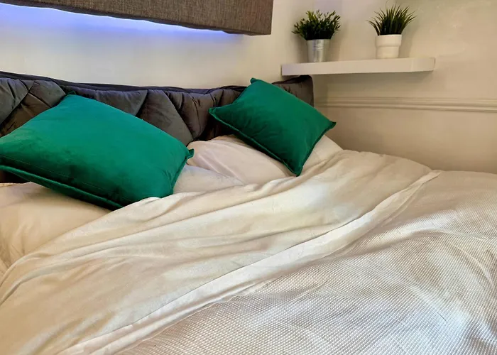 King Double Bedroom In